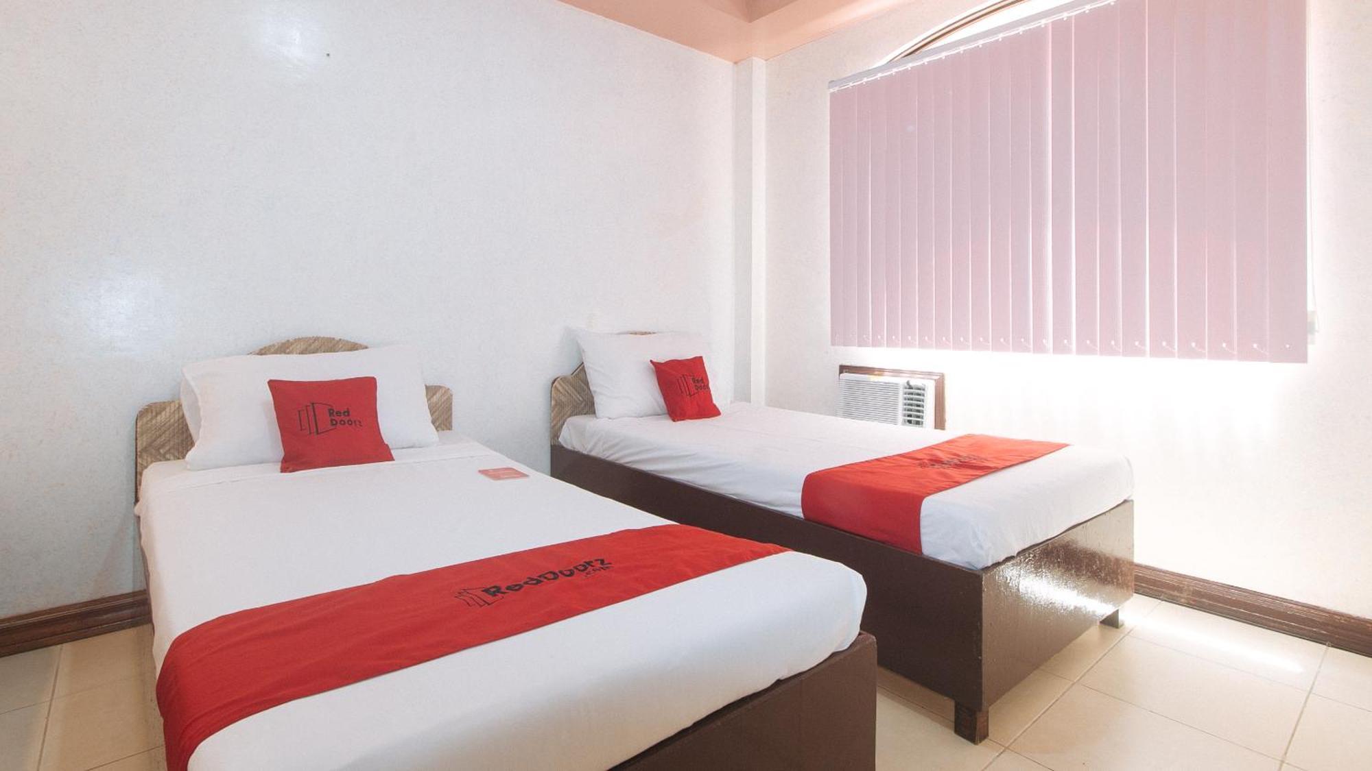 Reddoorz At Coco Grove Tourist Inn Panglao Extérieur photo
