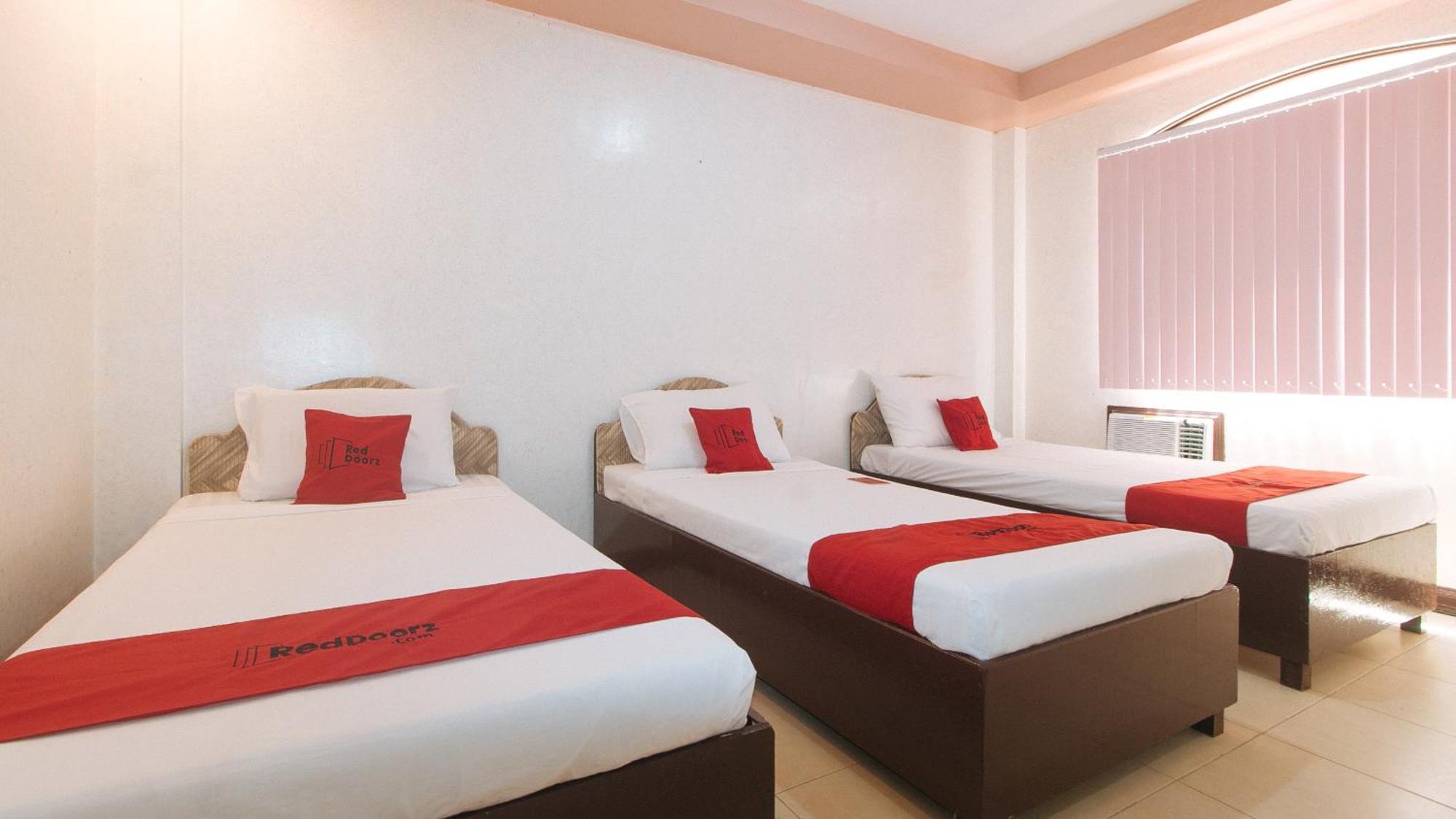 Reddoorz At Coco Grove Tourist Inn Panglao Extérieur photo