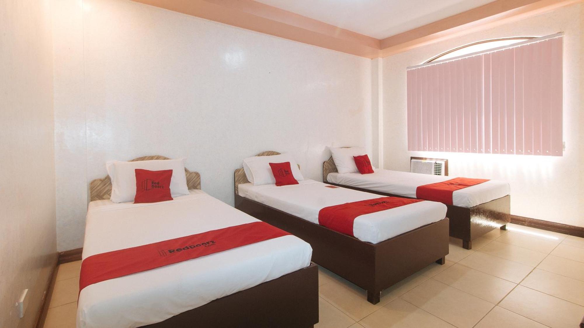 Reddoorz At Coco Grove Tourist Inn Panglao Extérieur photo