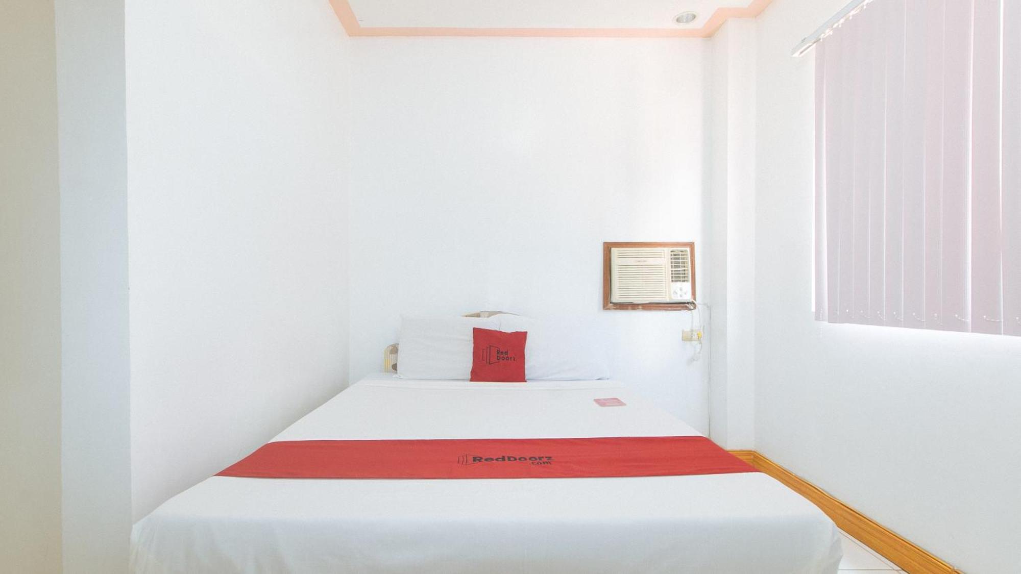 Reddoorz At Coco Grove Tourist Inn Panglao Extérieur photo