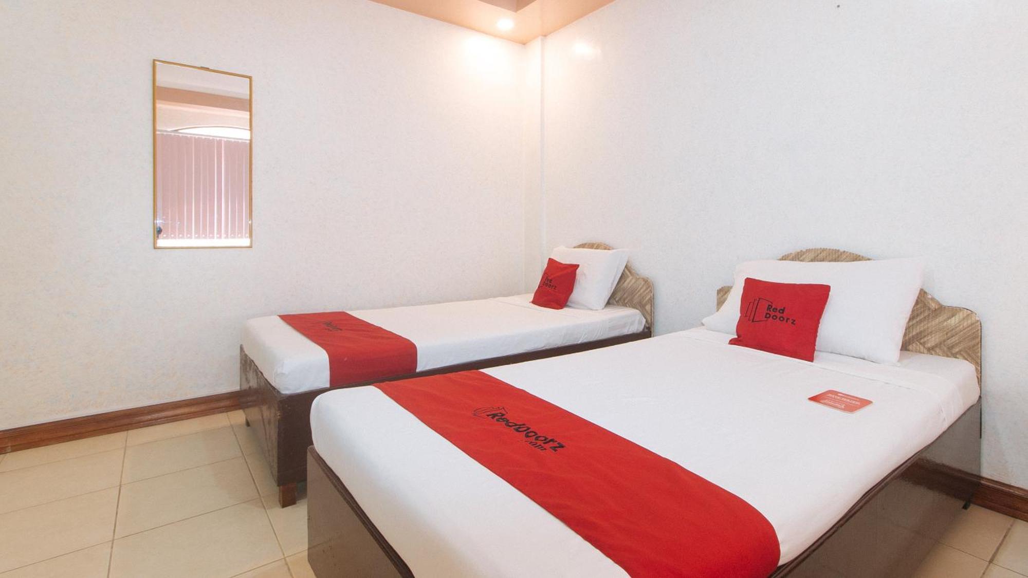 Reddoorz At Coco Grove Tourist Inn Panglao Extérieur photo